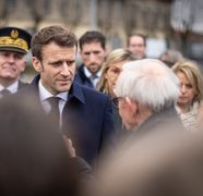 Criză politică în Franța, după ce Guvernul a rămas fără susținere în Parlament. Emmanuel Macron va numi un nou prim-ministru "în următoarele zile”